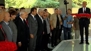 kilicdaroglundan-menderes-ve-ozalin-mezarlarina-ziyaret-NXy3wj8P.jpg
