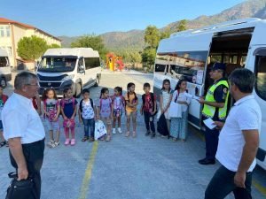 koycegiz-jandarmasi-okul-servis-araclari-denetimlerine-basladi-MlbO5mP3.jpg