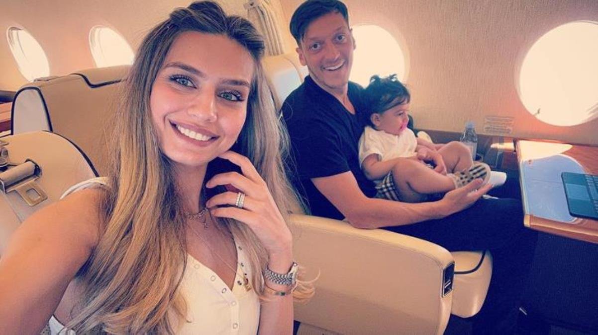 mesut-ozil-ve-amine-gulsenin-ikinci-bebegi-dunyaya-geldi-aAYriAOP.jpg