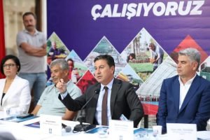 bodrum-belediye-baskani-aras-comlekci-mahallesinde-halkla-bulustu-YbU5WyLh.jpg