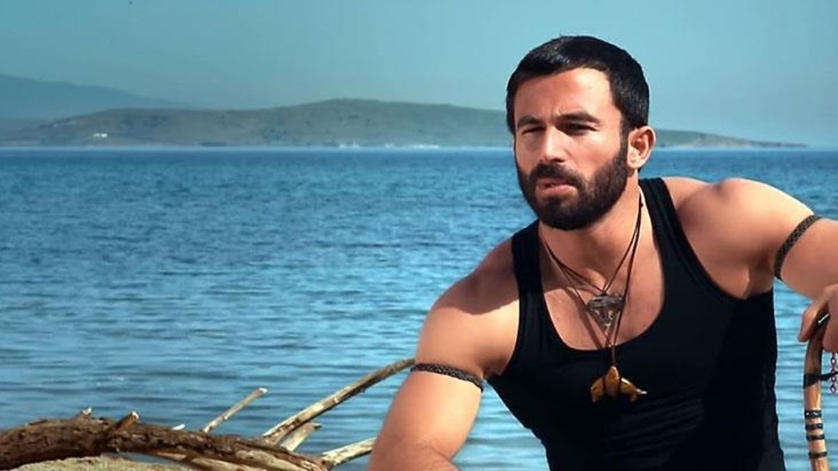 burada-kimse-bakire-olmez-demisti-survivor-turabinin-bir-kadinla-ciplak-yatak-pozu-ortaligi-salladi-y25kqHIh.jpg