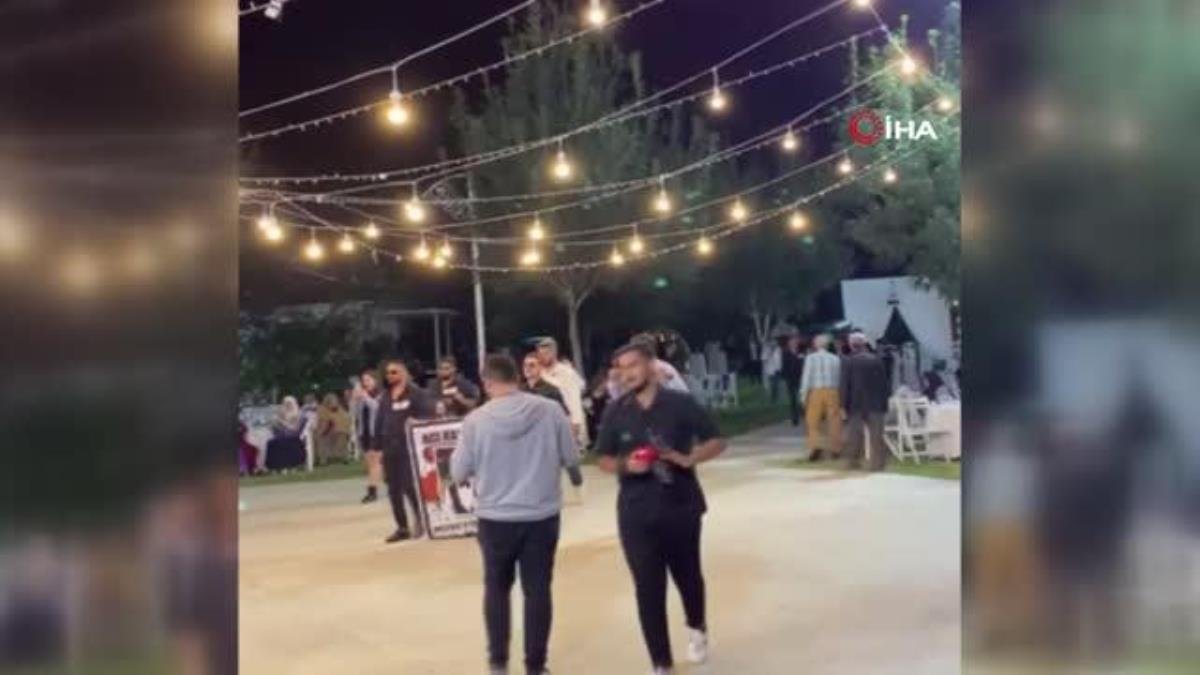 damadin-arkadaslarindan-ilginc-surpriz-dugune-aci-kaybimiz-pankarti-ile-siyah-tabut-getirdiler-adtNgssq.jpg