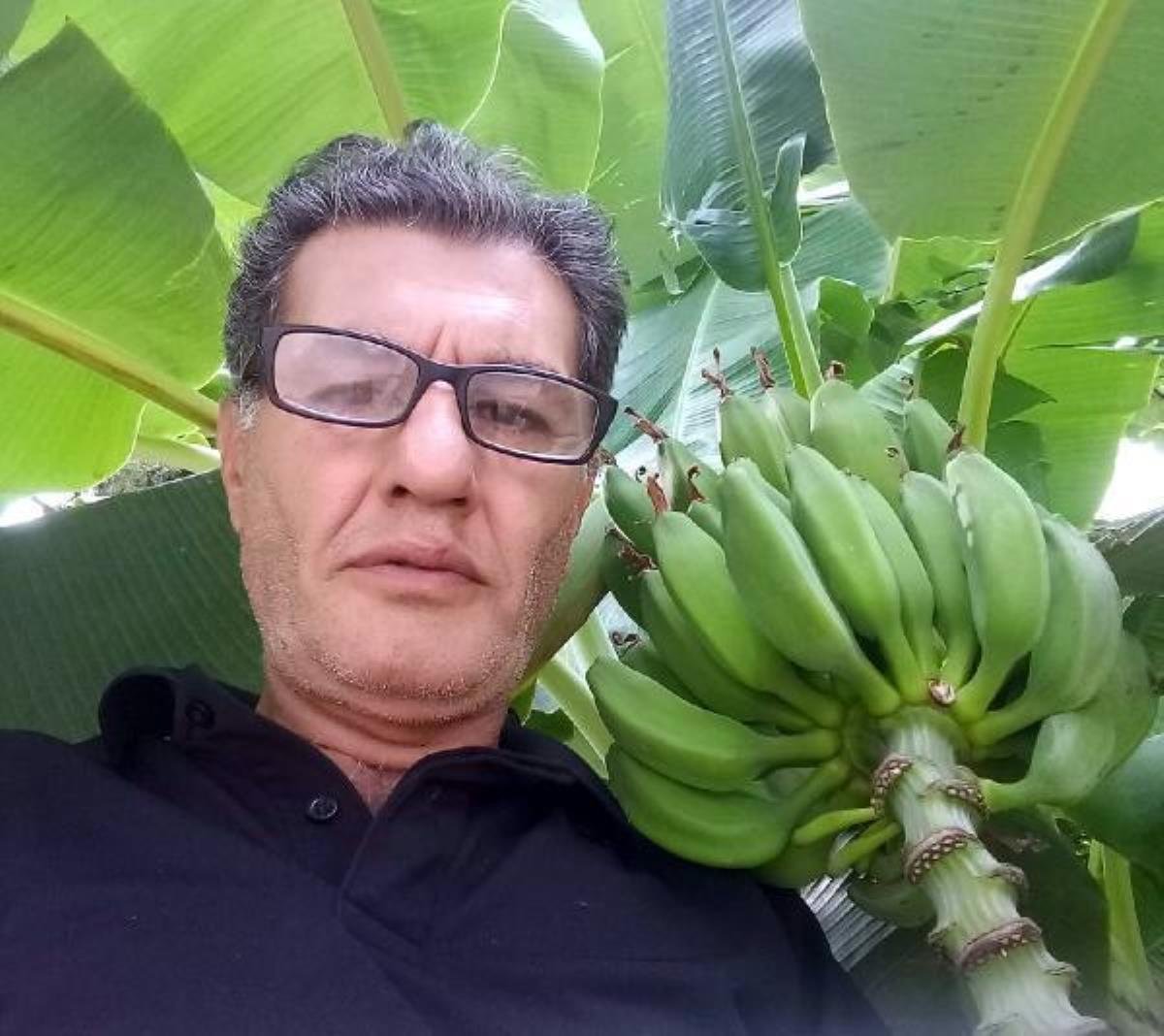 devrilen-su-tankinin-altinda-kalip-oldu-ZbwxraKw.jpg