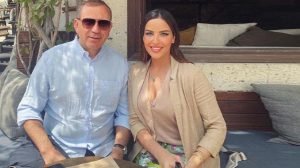 gursel-tekinin-kendisinden-26-yas-kucuk-esi-mehtap-ozkan-paylastigi-minili-pozuyla-buyuledi-GxwL1Ftp.jpg