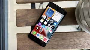iphone-se-4-buyuk-bir-tasarim-guncellemesi-olabilir-s3NQEAN3.jpg