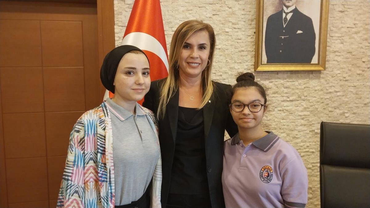 muglada-egitimlerini-yarida-birakan-kiz-ogrenciler-kaymakamin-cabasiyla-yeniden-okula-basladi-M7fmAOAw.jpg