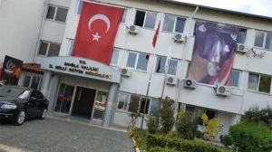 muglada-ataturk-posterinin-ters-asilmasinin-ardindan-il-milli-egitim-mudurlugu-sorusturma-baslatti-RVE4hS7v.jpg