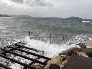 bodrumda-saganak-ve-firtina-hayati-olumsuz-etkiledi-Ue3KOi2V.jpg