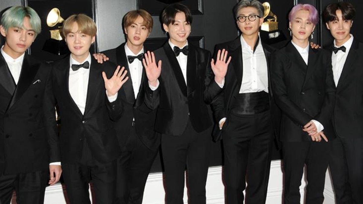 btsin-uyesi-kim-seok-jin-askere-gitti-hayranlari-askeri-birligin-onune-akin-etti-r1riFkaj.jpg