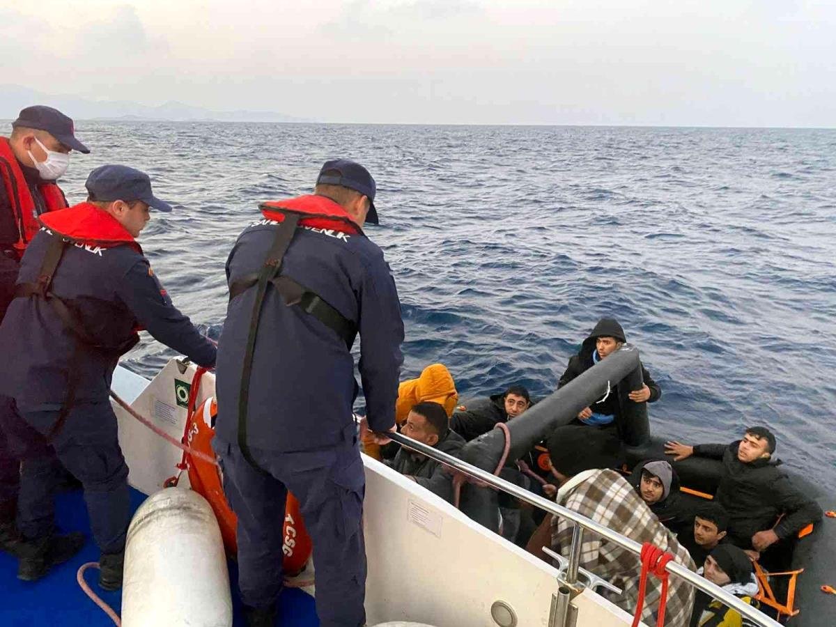 datcada-34-duzensiz-gocmen-kurtarildi-cvHRIlkq.jpg