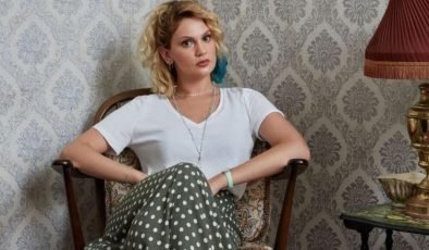 Farah Zeynep Abdullah’tan Demet Özdemir ile Engin Akyürek dizisine olay gönderme