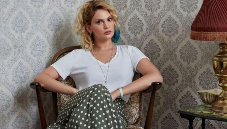 Farah Zeynep Abdullah’tan Demet Özdemir ile Engin Akyürek dizisine olay gönderme