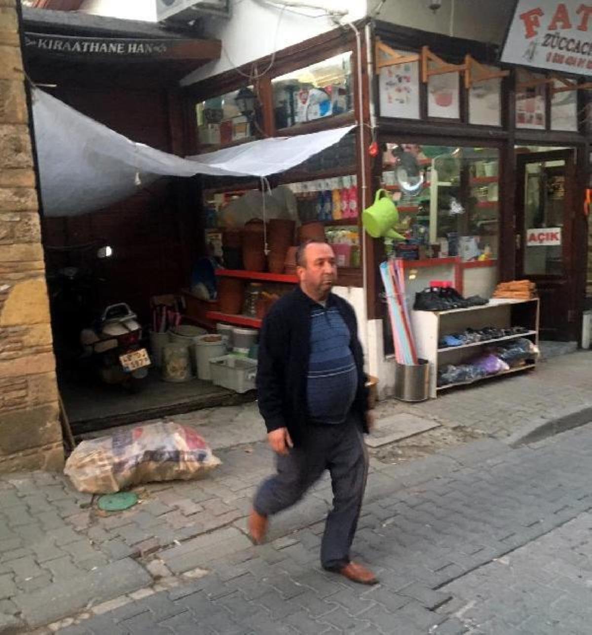 depremzedeyim-diyerek-topladigi-malzemeleri-satan-supheli-tutuklandi-D8yf2UjL.jpg