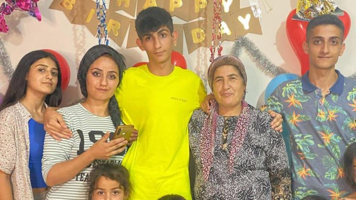 taha-duymaz-son-yolculuguna-ugurlandi-kardesi-mezari-basindan-paylasim-yapti-dHE1ONqY.jpg