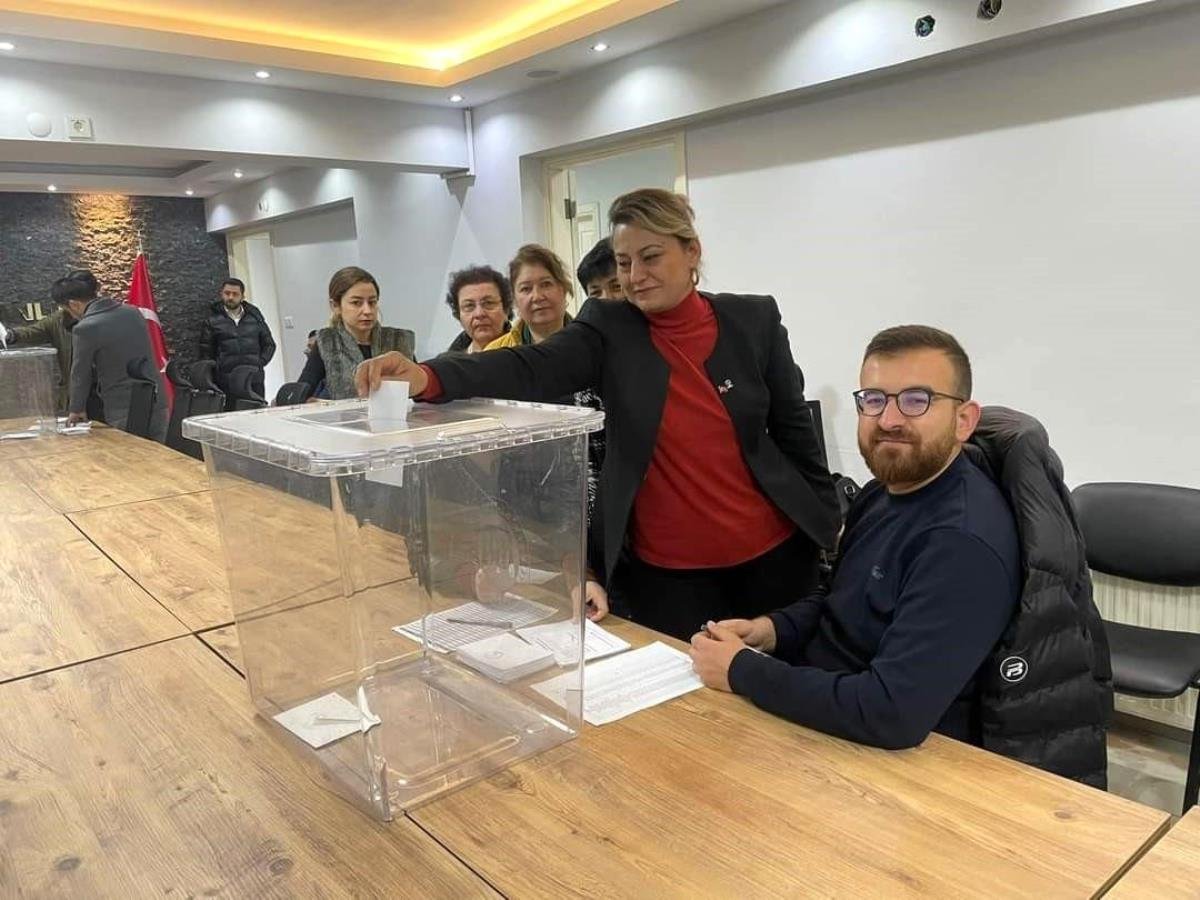 muglada-ak-parti-il-baskanligi-icin-temayul-yoklamasi-yapildi-C7QVrWBt.jpg