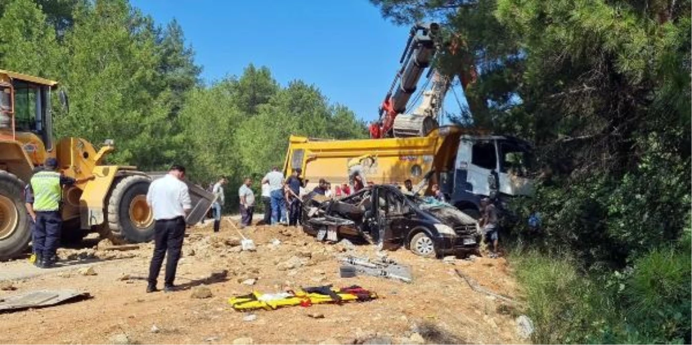 bodrumda-vip-minibuse-carpan-kamyonun-soforu-tutuklandi-9zQwGSrH.jpg