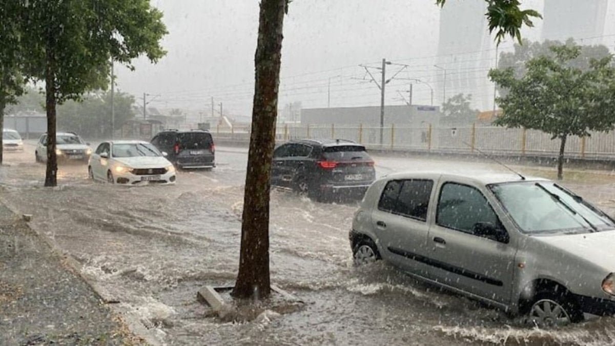 meteorolojiden-13-sehre-kuvvetli-saganak-uyarisi-571YHnFf.jpg