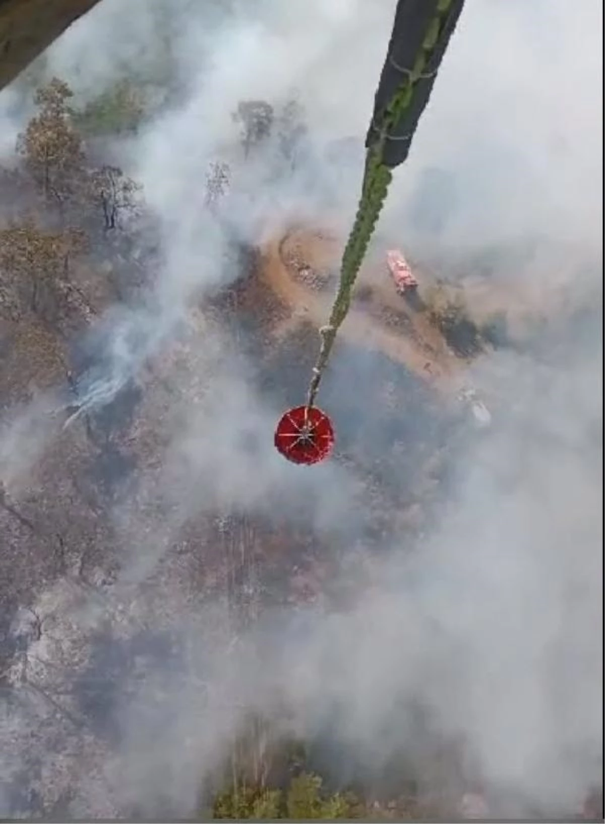 muglada-orman-yangini-8-helikopter-ve-5-ucak-ile-mudahale-ediliyor-EvWDXVCI.jpg