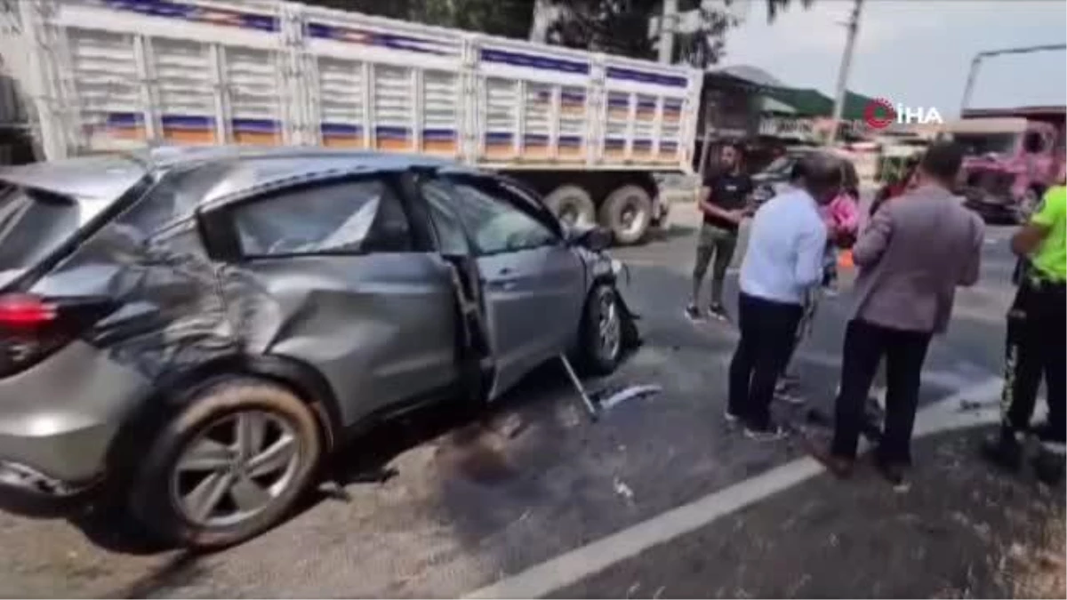 otomobil-ile-ambulansin-karistigi-kazada-6-kisi-yaralandi-S3FOML5U.jpg