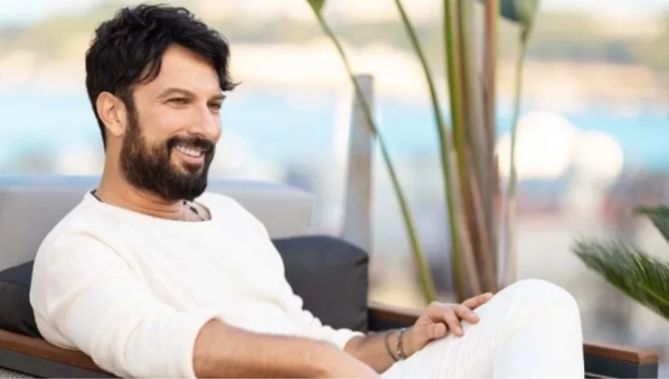 Tarkan, eşini öptüğü fotoğrafı paylaşarak Dünya Öpücük Günü’nü kutladı