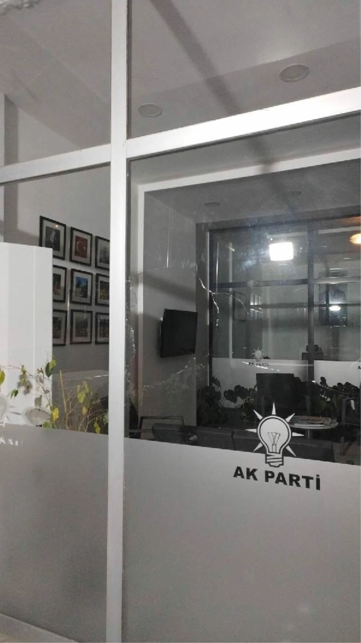 ak-parti-il-baskanligi-binasina-tasli-saldirida-bulunan-supheli-adli-kontrolle-serbest-guz7ujOq.jpg