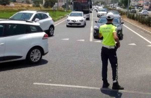 muglada-trafik-denetimlerinde-561-arac-ve-surucuye-cezai-islem-uygulandi-5V41uEE2.jpg