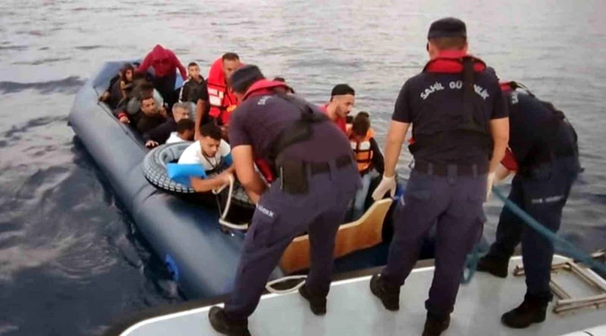 yunanistan-sahil-guvenligi-tarafindan-geri-itildiler-24-duzensiz-gocmen-kurtarildi-BInefYrL.jpg