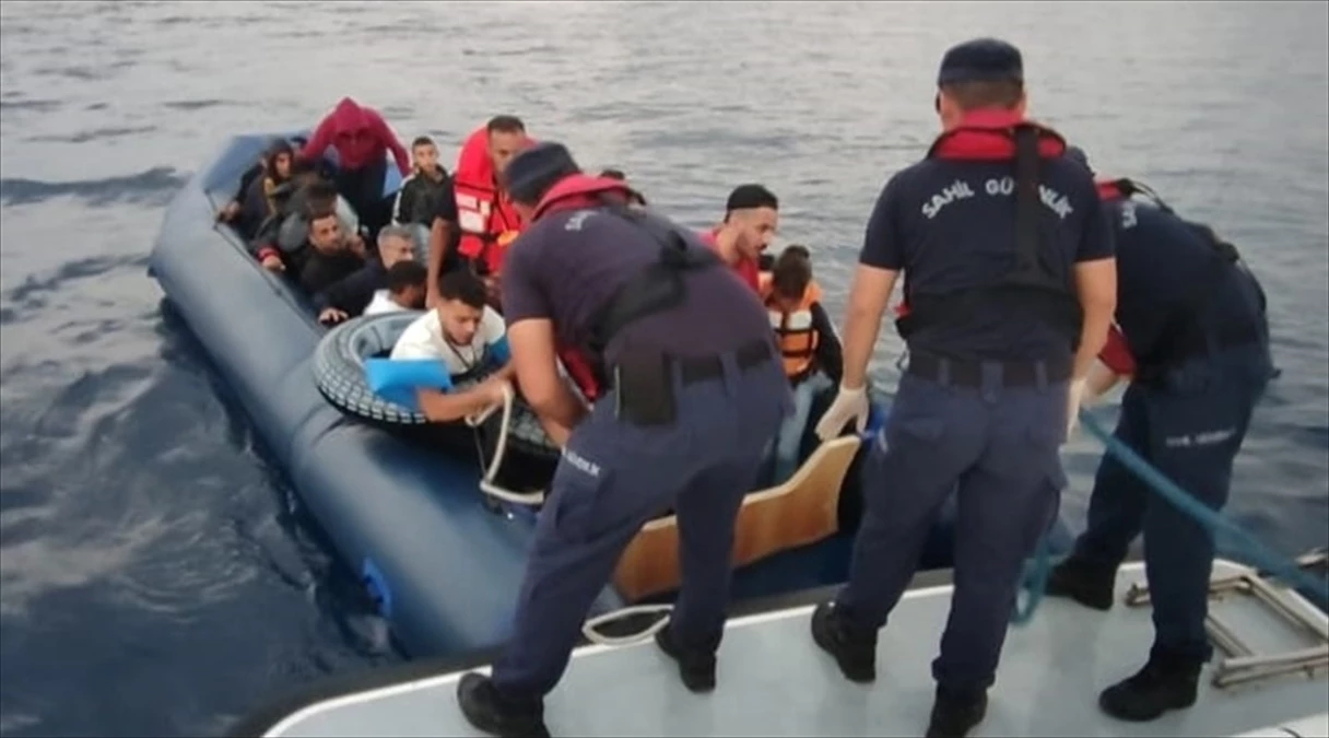 yunanistan-unsurlarinca-turk-kara-sularina-itilen-24-duzensiz-gocmen-kurtarildi-3YMeFDFQ.jpg