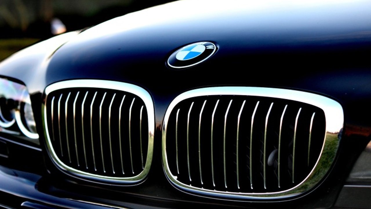 iphone-15-pro-ve-pro-maxlarde-garip-bir-sorun-daha-bmw-arabalar-yeni-iphonelari-bozuyor-KVXyCDHT.jpg