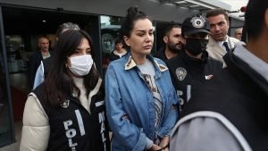 dilan-polat-akil-hastanesine-goturuldu-x4GY7FDc.jpg