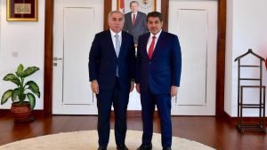 tevfik-goksu-ve-ergun-turan-tokiye-borc-takti-RNxt27H7.jpg