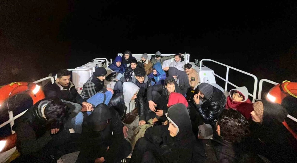 yunanistan-sahil-guvenlik-ekipleri-tarafindan-turk-karasularina-geri-itildi-qp9nuVMZ.jpg