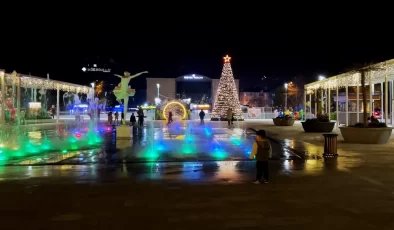 Muğla ve turistik ilçelerinde yılbaşı ışıklandırmaları büyük ilgi görüyor