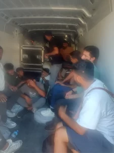 marmariste-kamyonet-kasasinda-15-duzensiz-gocmen-yakalandi-uPLGes3q.jpg