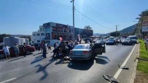 bodrumda-otomobil-ile-minibus-carpisti-14-yarali-dFJ7KVxG.jpg