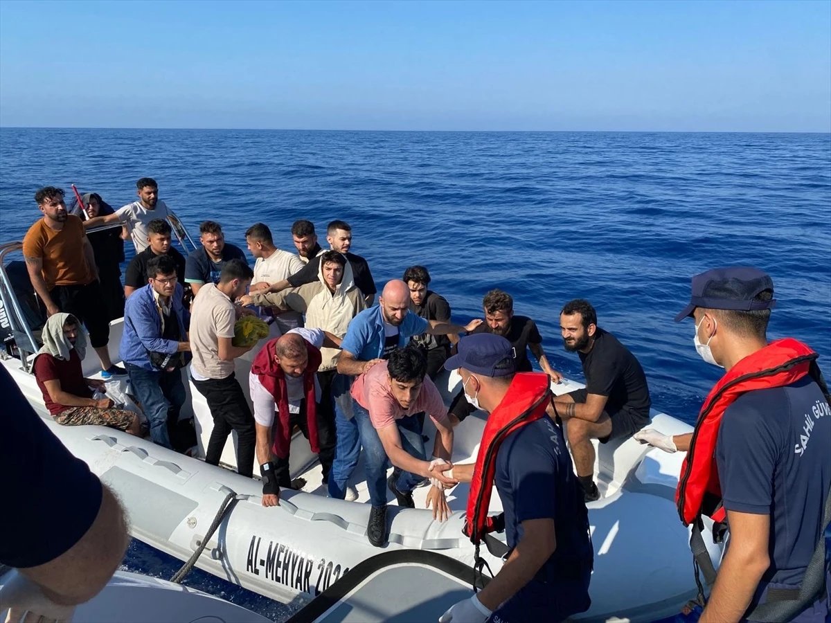 fethiye-aciklarinda-25-duzensiz-gocmen-kurtarildi-GAbE67Zl.jpg