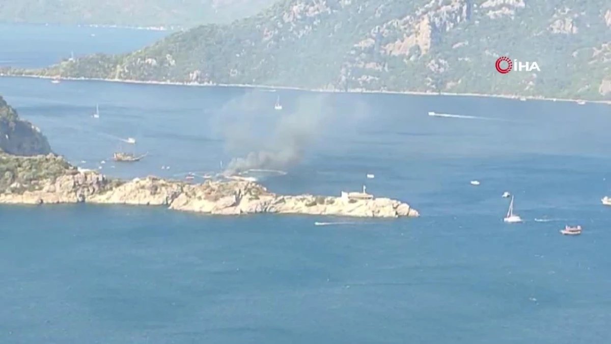 marmaris-aciklarinda-ahsap-gezi-teknesinde-yangin-m9siAcyx.jpg