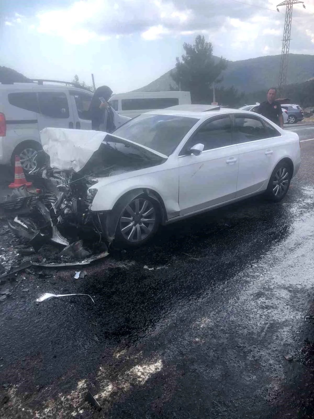 muglada-kafa-kafaya-carpisan-otomobillerde-7-kisi-yaralandi-vjAtNApO.jpg