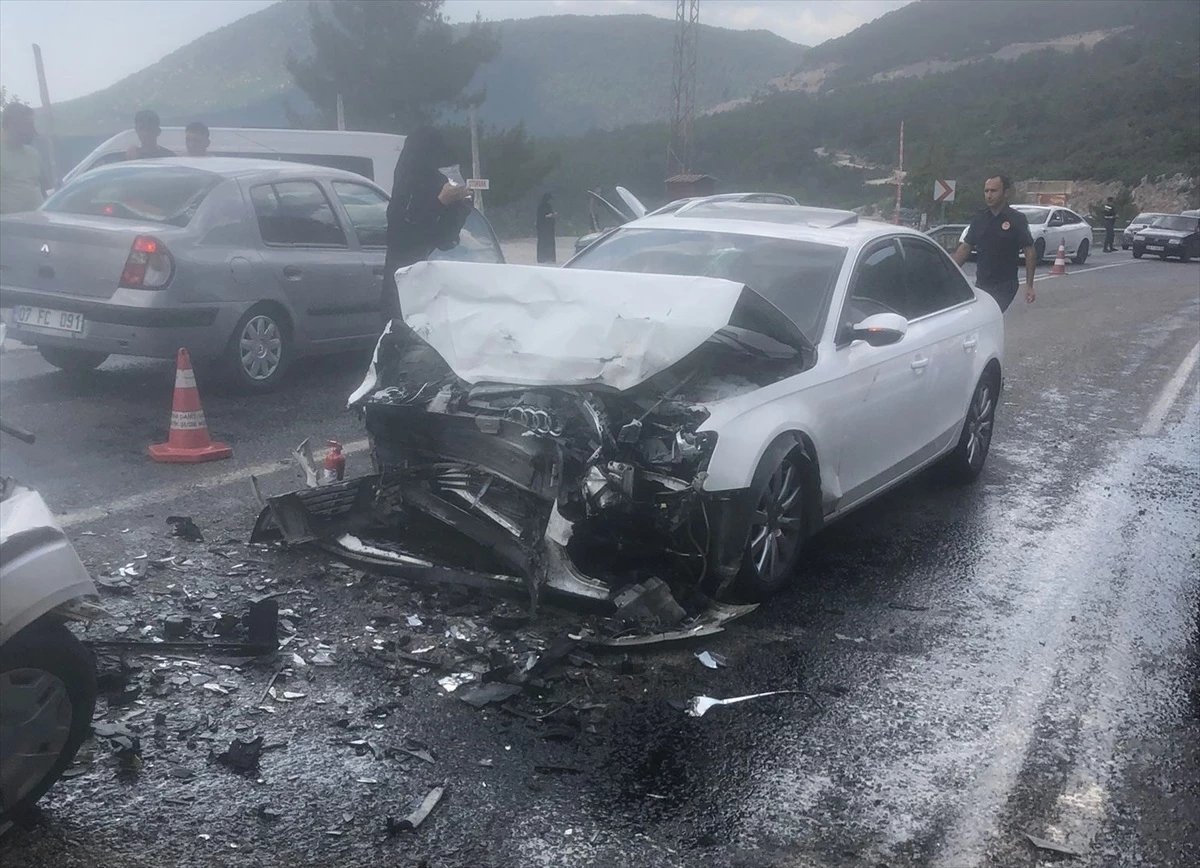 muglada-otomobil-carpismasi-2si-cocuk-7-kisi-yaralandi-GydStvAR.jpg
