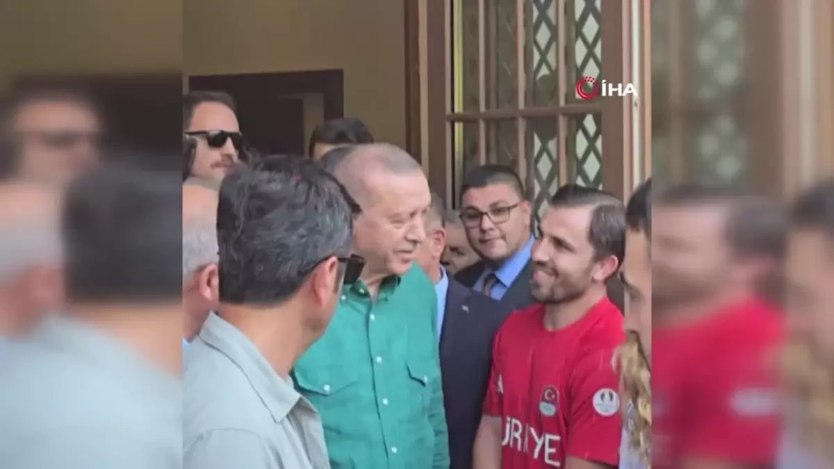 cumhurbaskani-erdogan-cuma-namazini-okluk-millet-camisinde-kildi-OikfwbJP.jpg