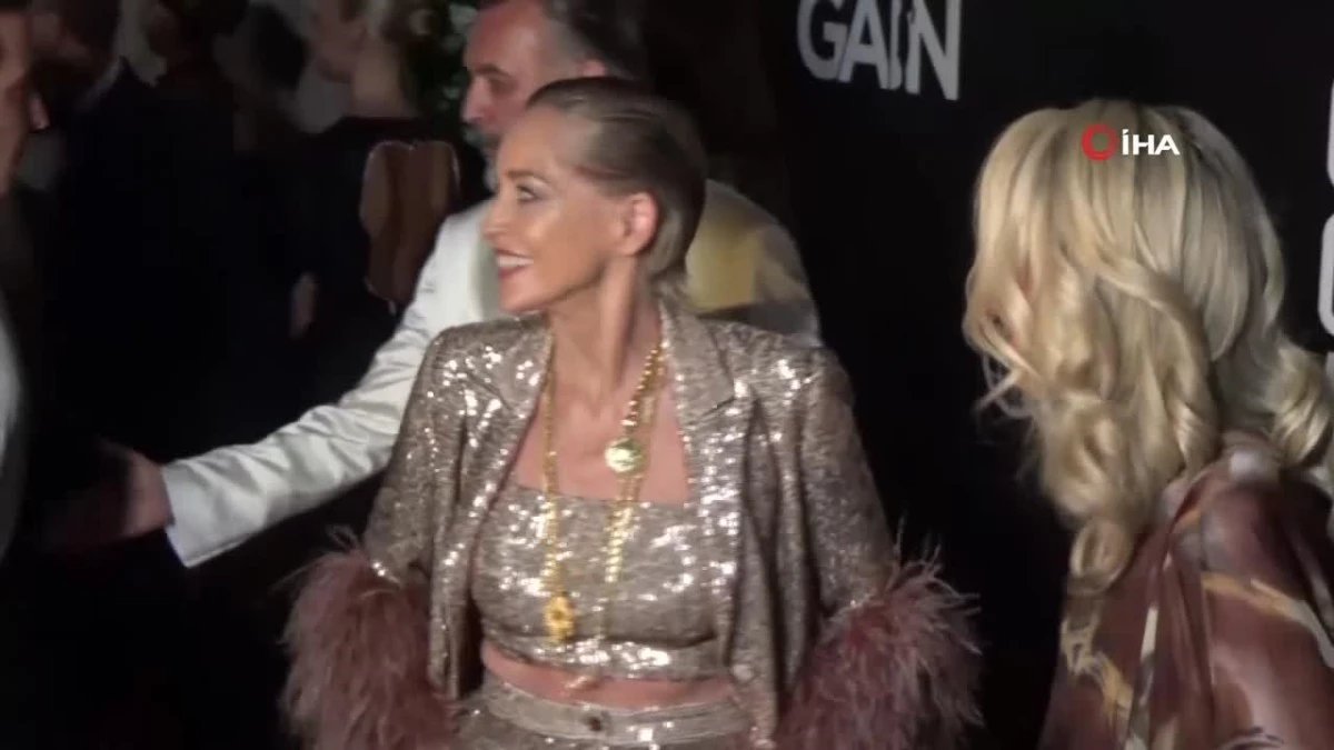 dunyaca-unlu-yildiz-sharon-stone-odulunu-aldi-cNyiu9ZT.jpg
