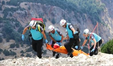 Fethiye’de UMKE, Babadağ’da paraşüt kazası tatbikatı düzenledi