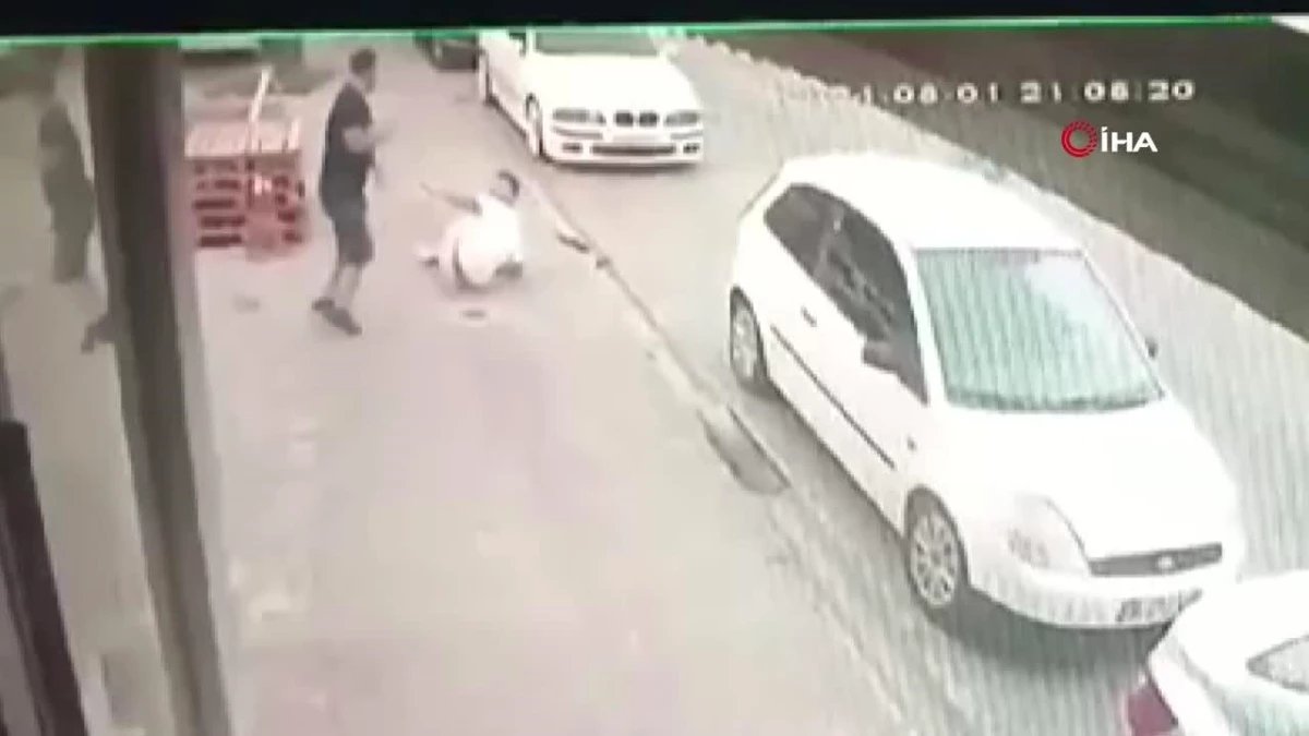 kardesini-gozunu-kirpmadan-silahla-vurdu-o-anlar-kamerada-RvQFv97W.jpg