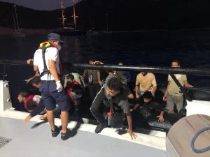 muglada-53-duzensiz-gocmen-kurtarildi-iQ9qHMZD.jpg