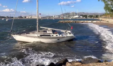 Bodrum’da Fırtına: Yelkenli Karaya Sürüklendi