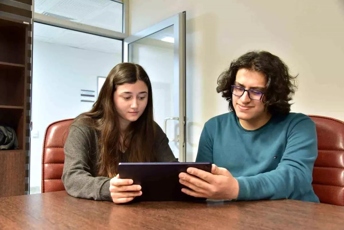 MSKÜ Tıp Fakültesi'ne 100 Tablet Hibe Edildi