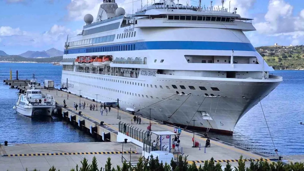 bodrum-2025-kruvaziyer-sezonuna-astoria-grande-ile-basladi-6RPmdwx1.jpg