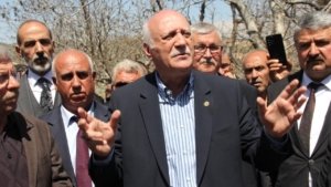 tzob-baskani-bayraktar-dondan-etkilenen-bahceleri-inceledi-GzL5k54H.jpg