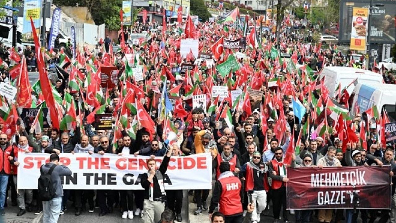 uskudarda-gazze-oluyor-ayaga-kalk-yuruyusu-zdecab3T.jpg
