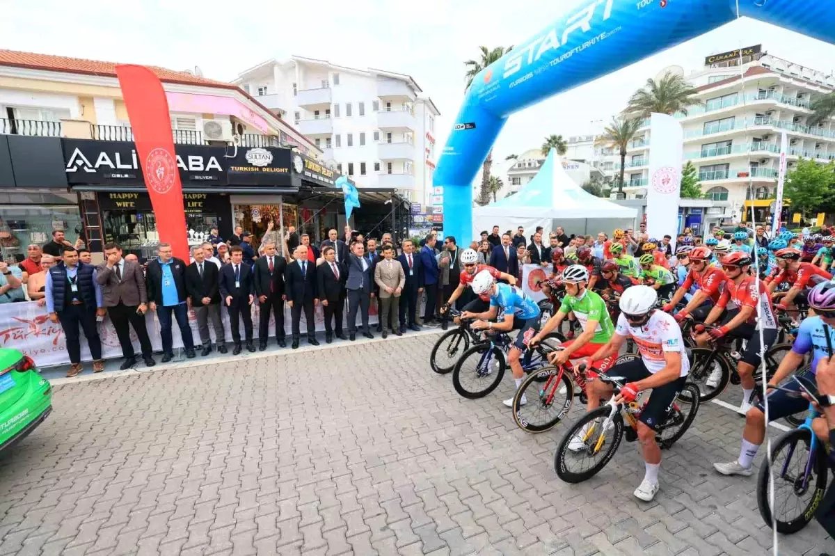 60-cumhurbaskanligi-turkiye-bisiklet-turunun-dorduncu-etabi-start-aldi-B3ygzH58.jpg